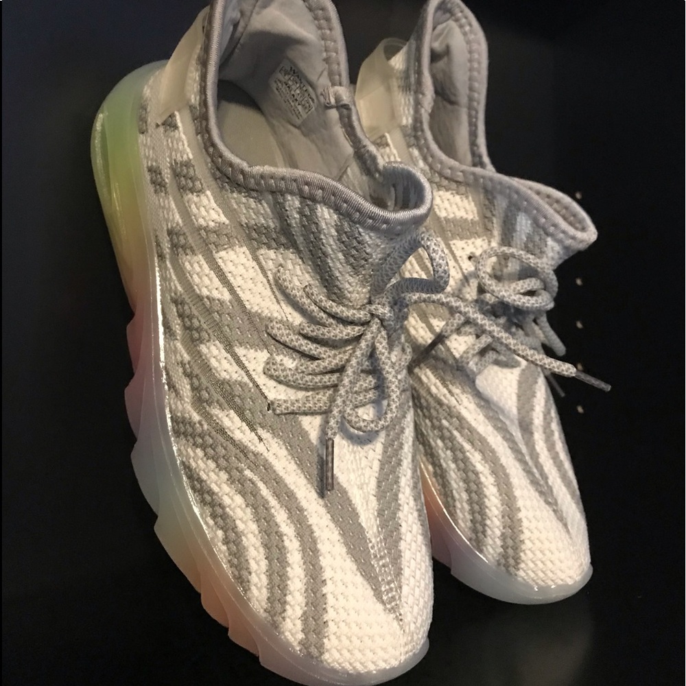 WANTED GALAXY SNEAKERS